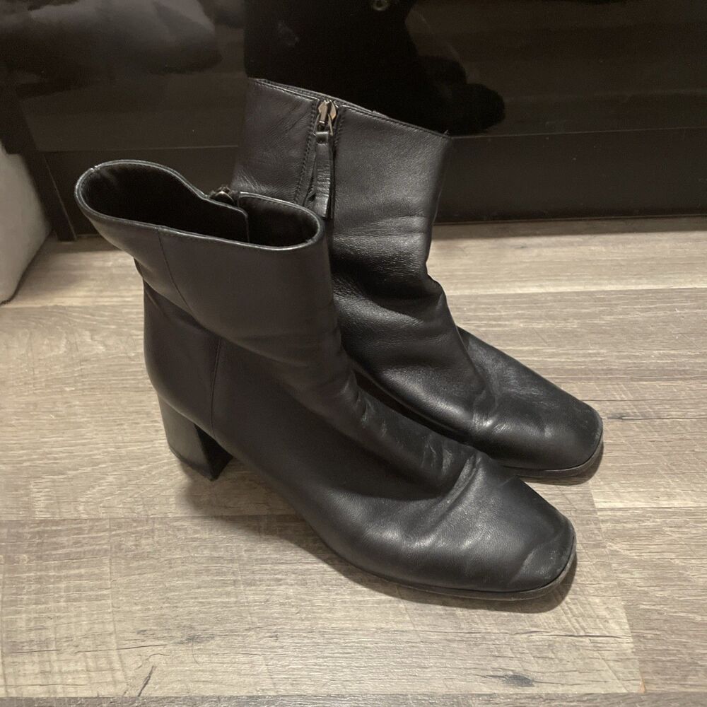 M.GEMI Black Leather Ankle Boots Made in Italy Sz 39 EU Block‎ Heel Side Zip